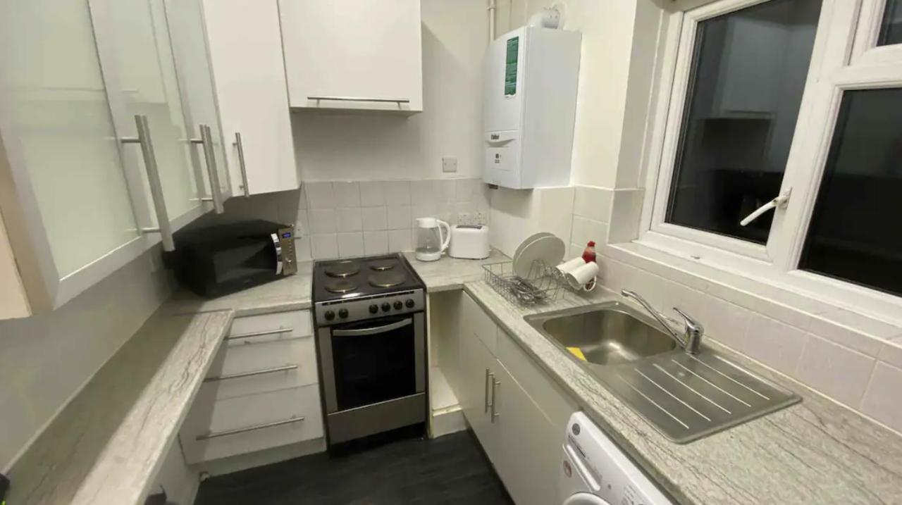 Snug Kingsize Bedroom Flat In Apartamento Londres